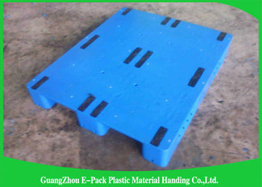 I pallet di plastica accatastabili di dimensione standard, doppio hanno affrontato l'alto carico dei pallet resistenti