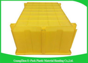 Scatole di stoccaggio di plastica industriali fissate al muro dello scaffale, recipienti accatastabili di plastica resistenti