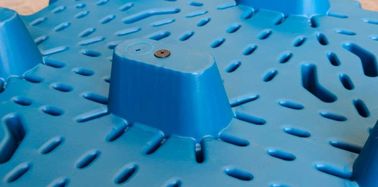 I pallet di plastica dello stampaggio mediante soffiatura del LDPE di personalizzazione 1100*1100 millimetro scelgono affrontato