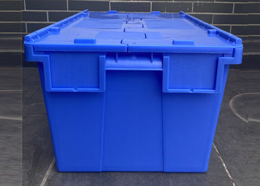 La logistica di Recycable impila i contenitori allegati di plastica del coperchio